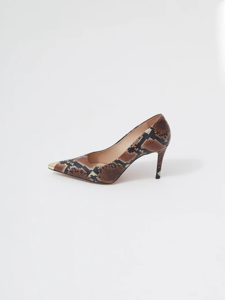 Leather pumps with animal skin motif