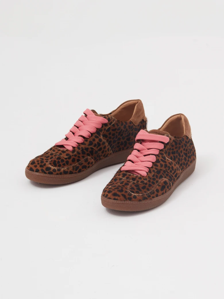 Leather sneakers with leopard print and interchangeable laces
