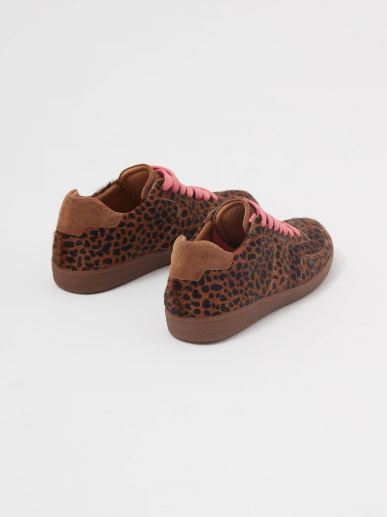 Leather sneakers with leopard print and interchangeable laces