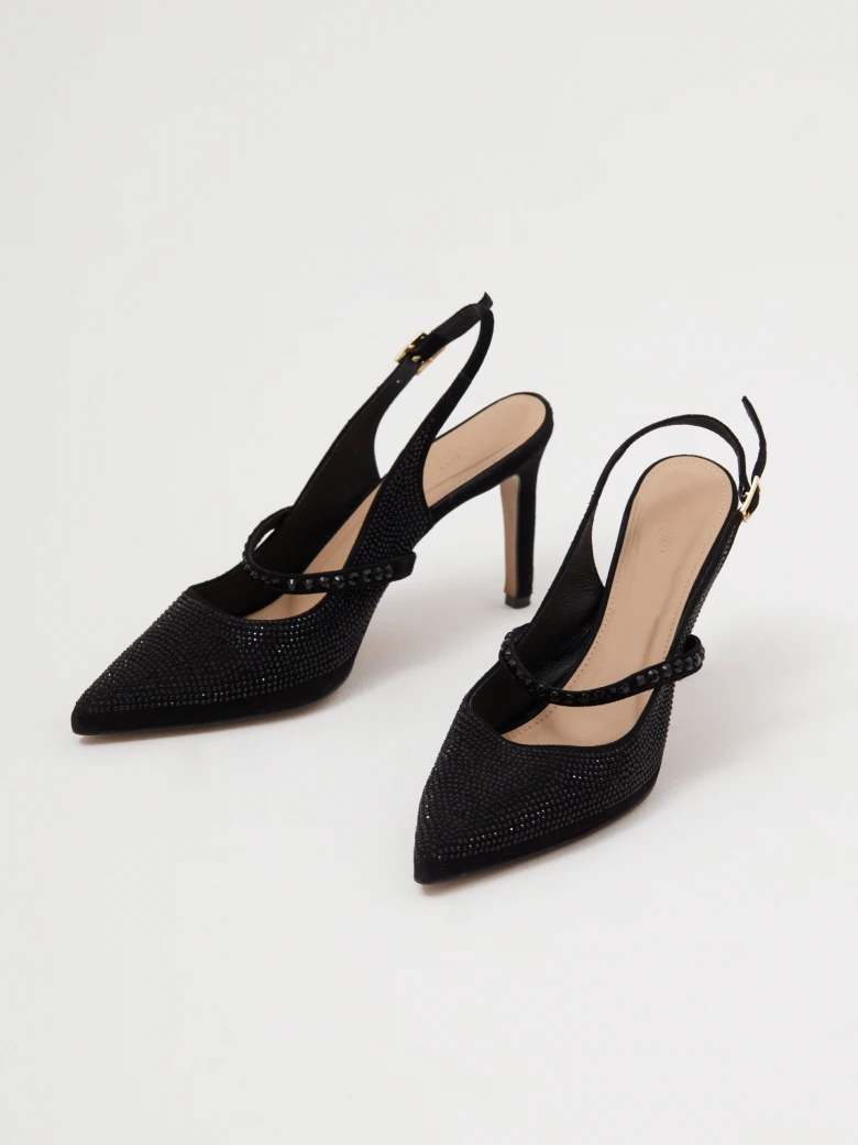 Black shiny pumps with crystals