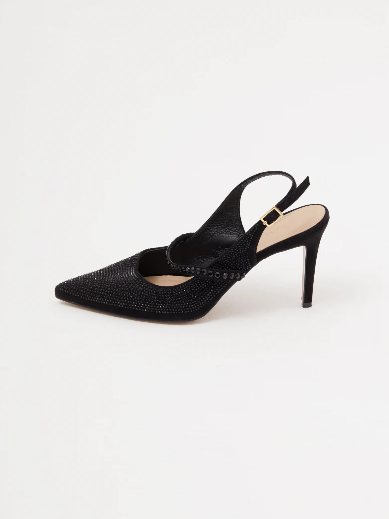 Black shiny pumps with crystals