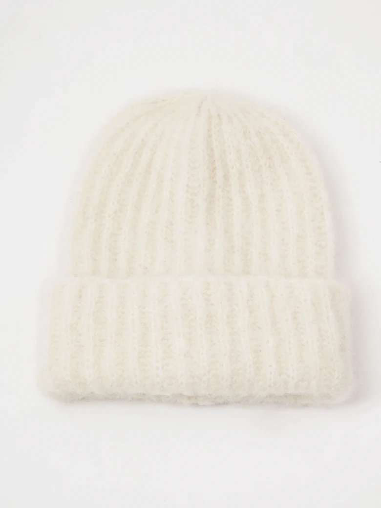 Beige hat with mohair