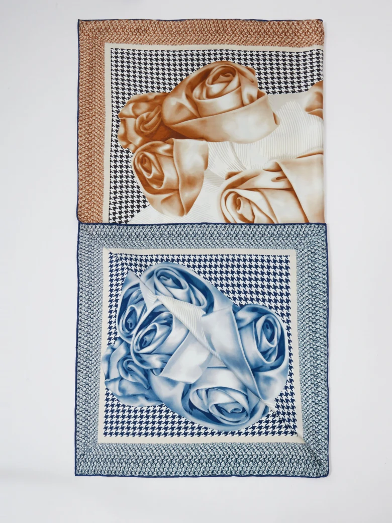 Double-sided silk scarf in roses