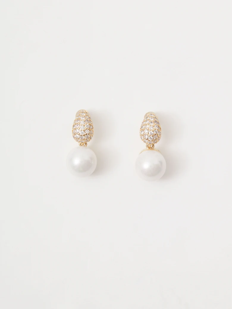 Gold-plated elegant earrings with pearl