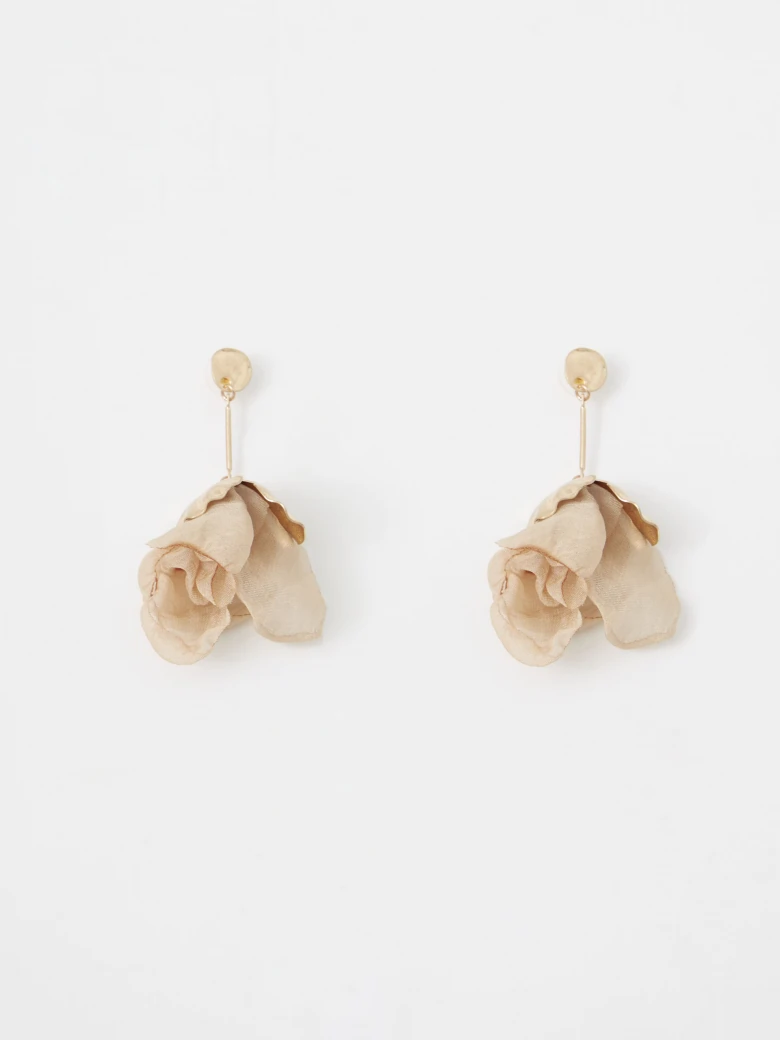 Chiffon earrings with beige flowers