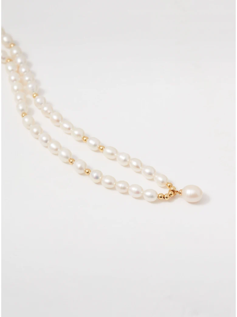 Necklace of natural pearls