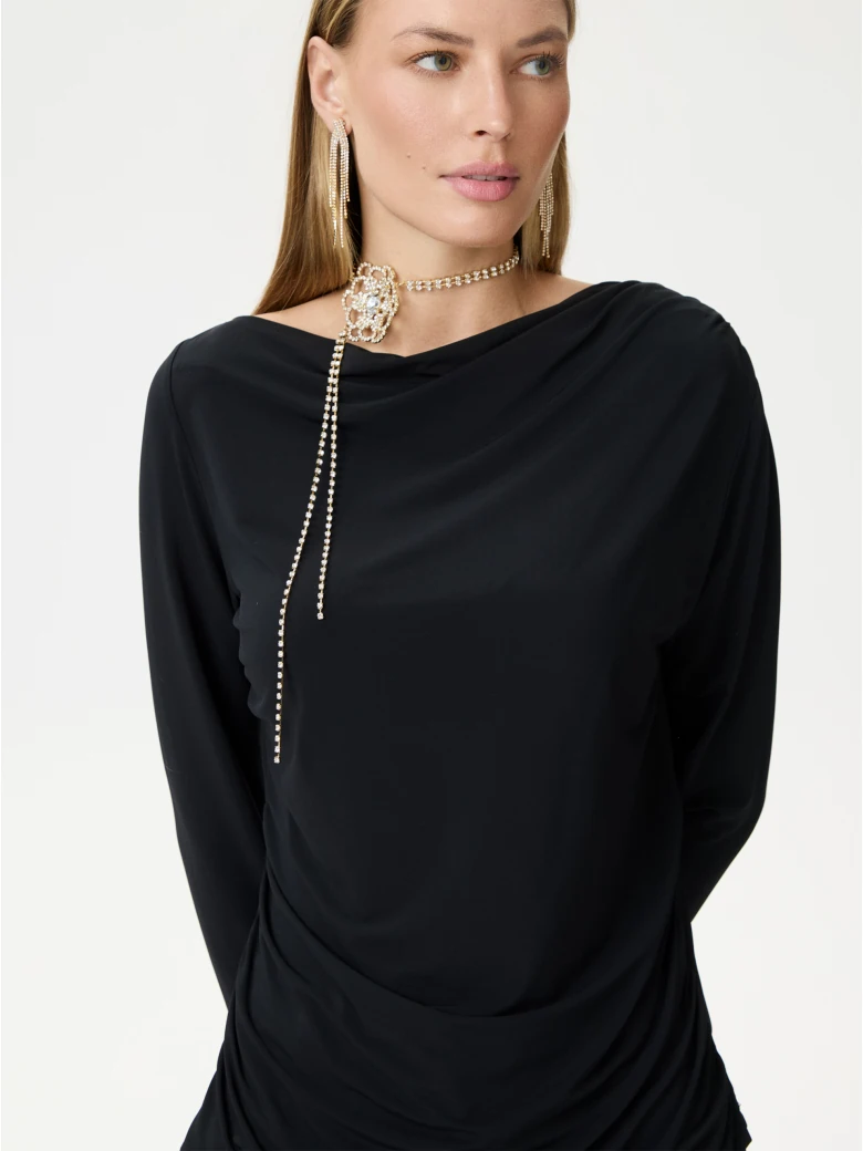 Gold-plated necklace with a large flower-shaped pendant