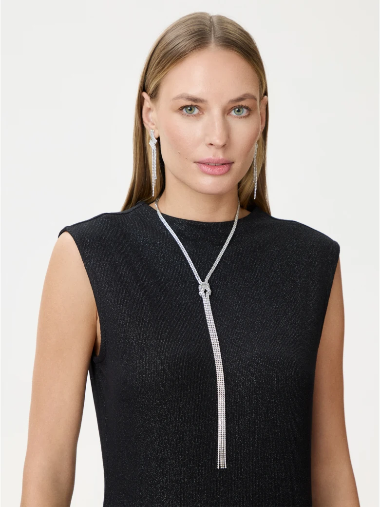 Necklace in the form of a tie with a decorative knot