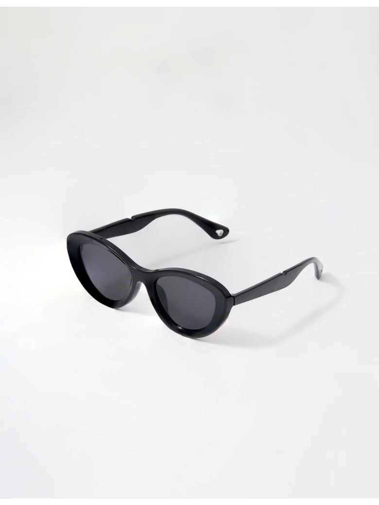Black cat-eye sunglasses