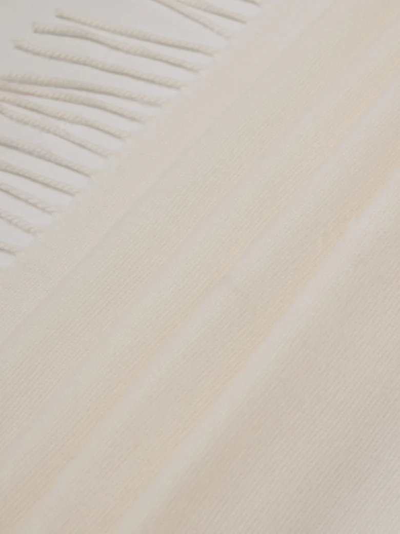 Creamy scarf with wool and cashmere fringe