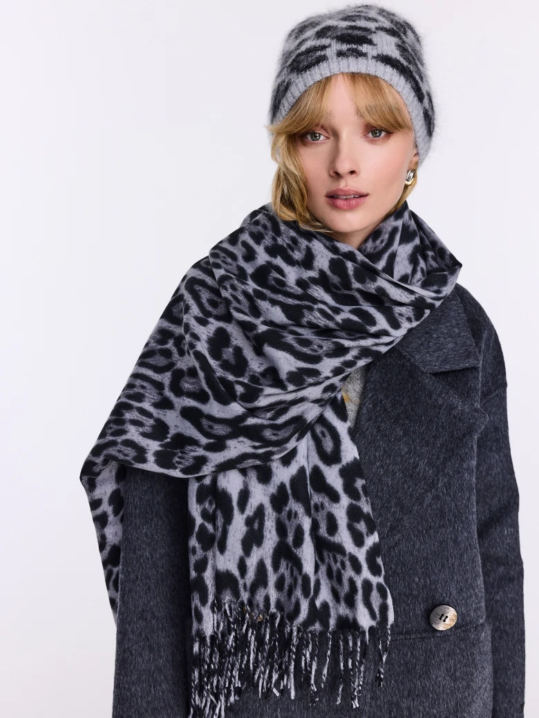 Scarf with wool and cashmere blend in leopard print