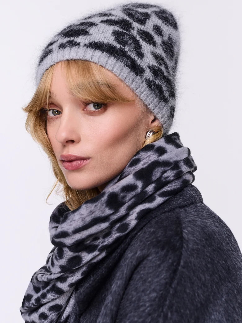 Scarf with wool and cashmere blend in leopard print