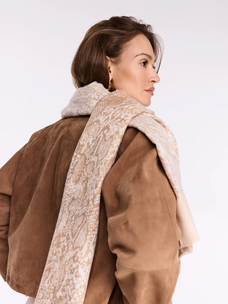Beige scarf with animal print and wool