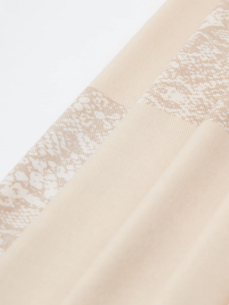 Beige scarf with animal print and wool
