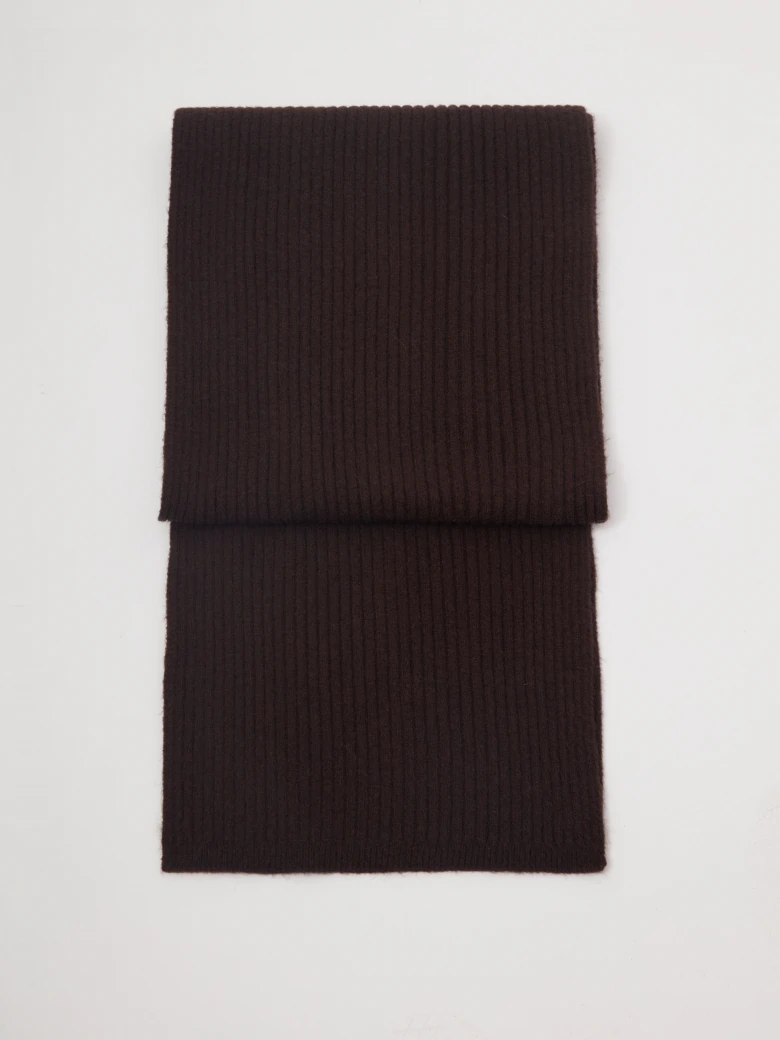 Chocolate scarf with wool
