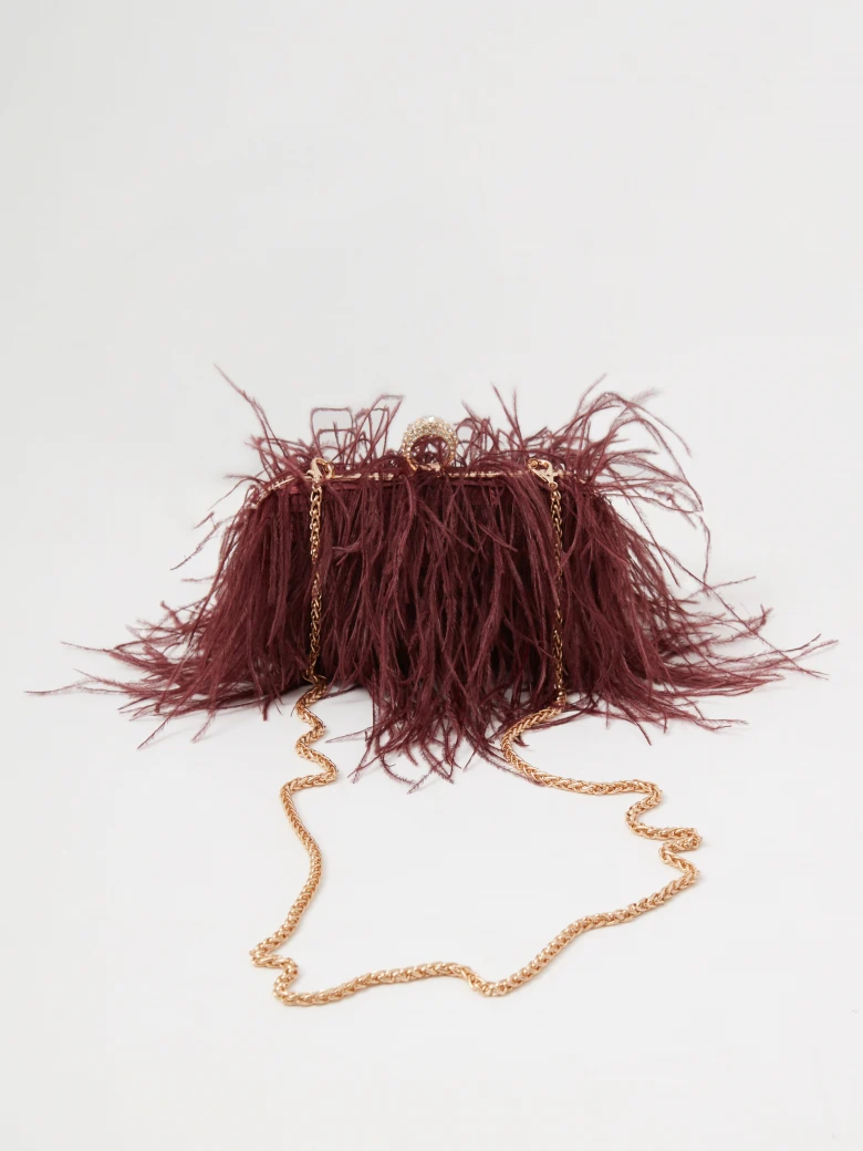 Elegant clutch bag with ostrich feathers