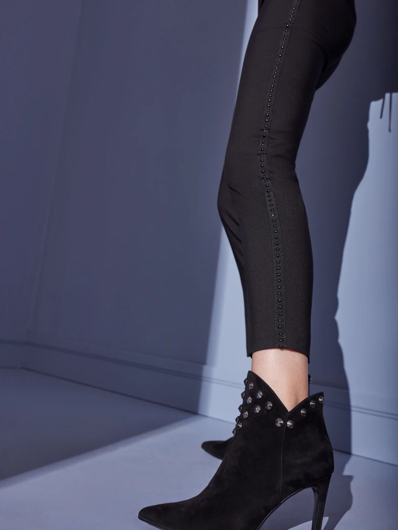 PANTS WITH SHINY PIPING