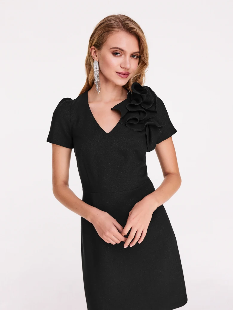 Glittering dress with buffets and ruffles