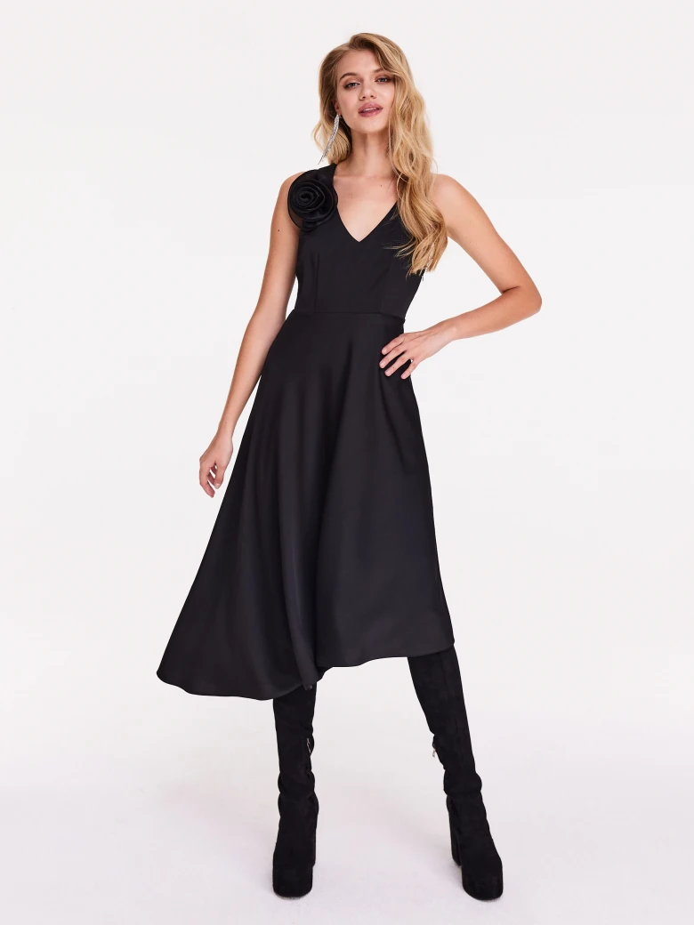 Elegant airy knee-length dress