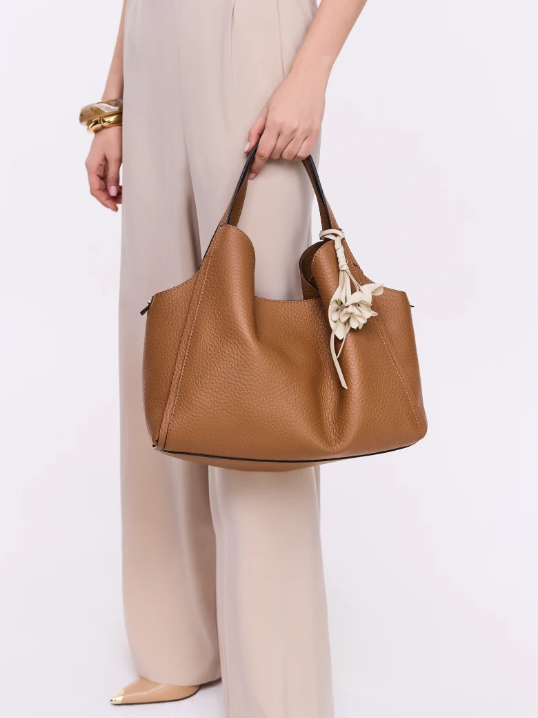 Leather cream keyring with floral motif