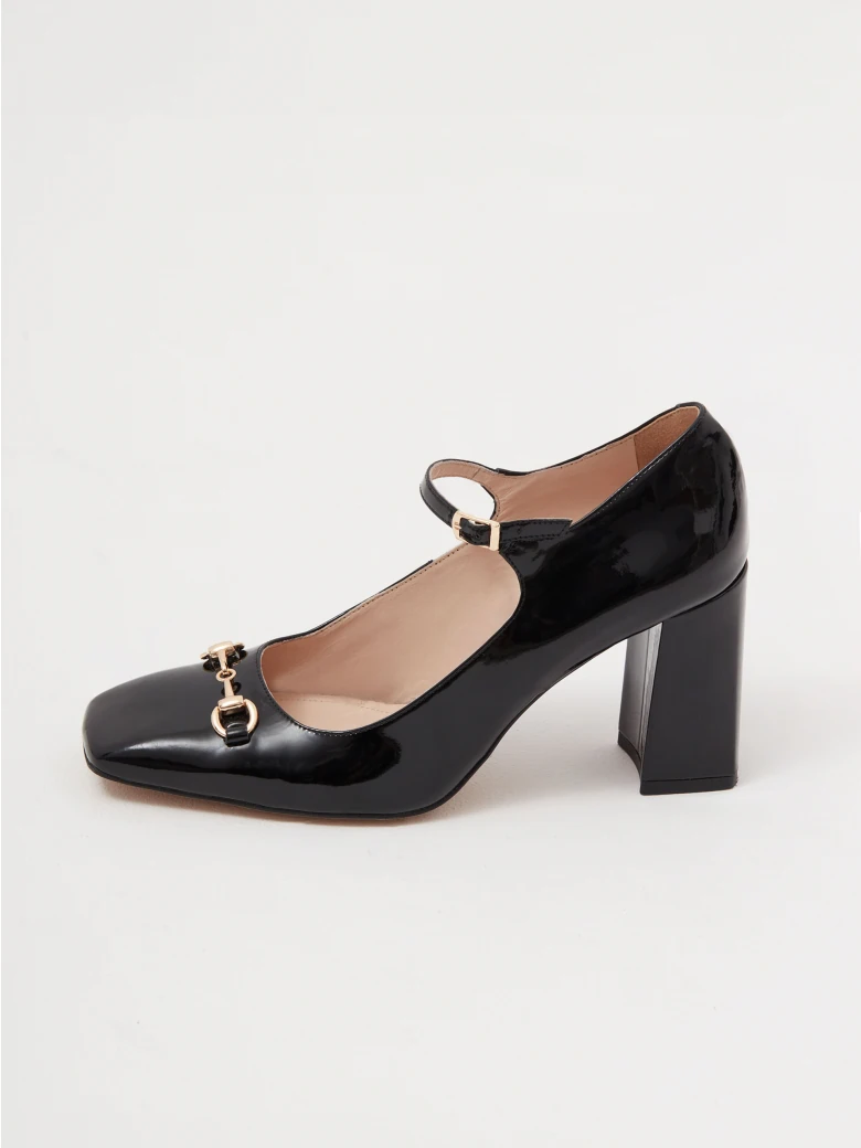 Black leather pumps with decorative buckles