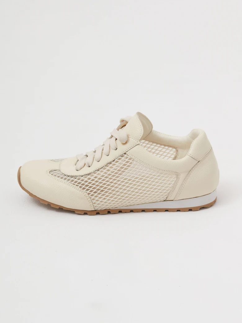 Leather cream sneakers with decorative tags