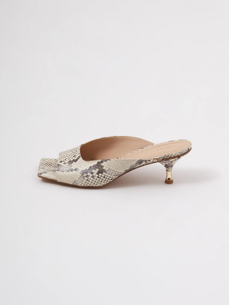 Leather flip-flops with an animal print
