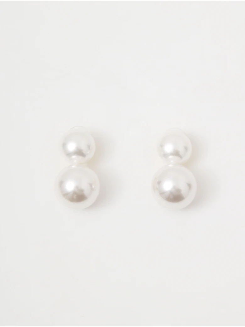 Pearl earrings with gold-plated elements