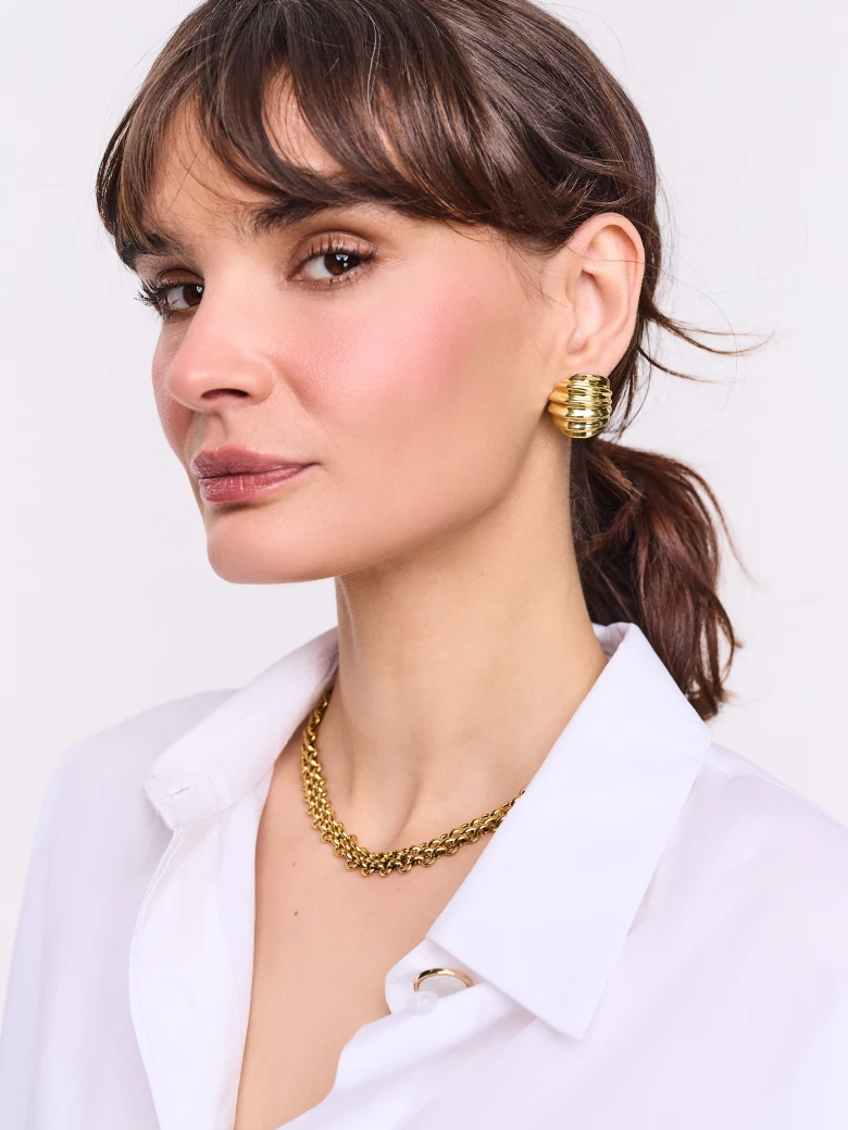 Gold-plated earrings with a ribbed finish