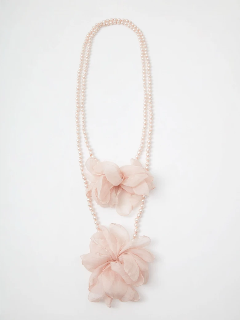 Light pink pearl necklace with flowers