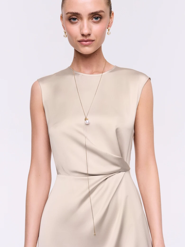 An elegant pearl necklace