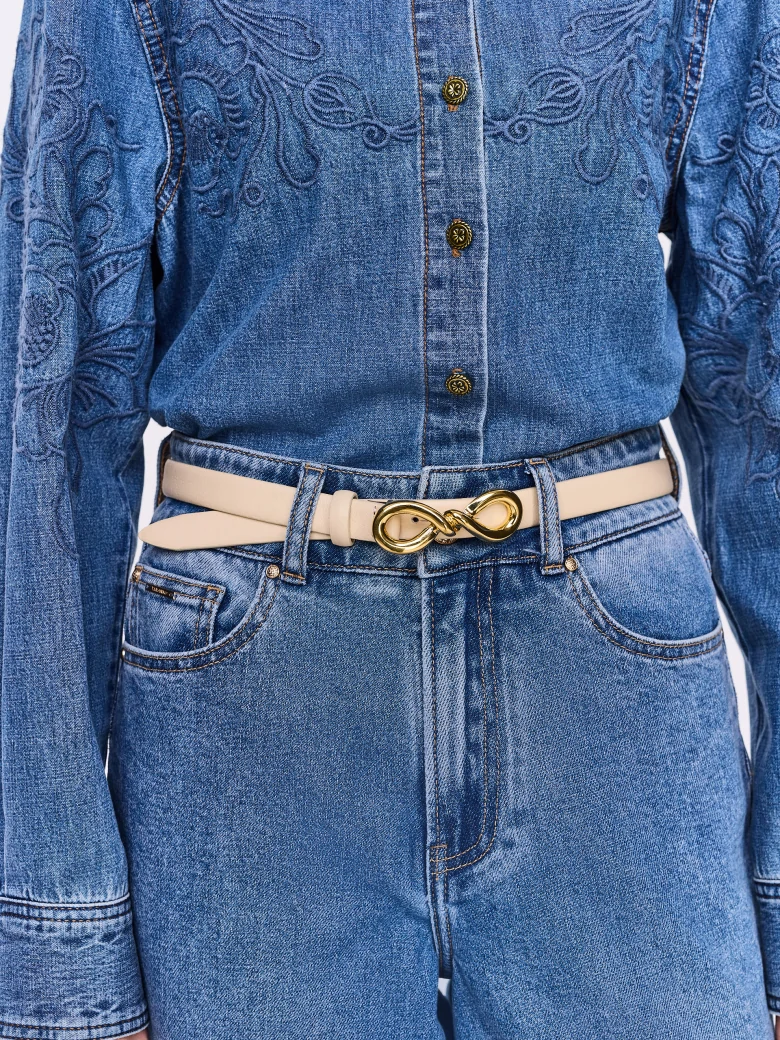 Cream leather belt with a bombato effect