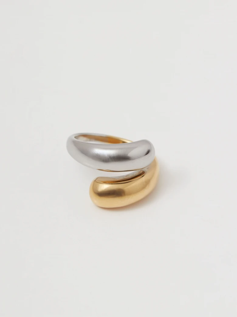 Ring in gold and silver colors