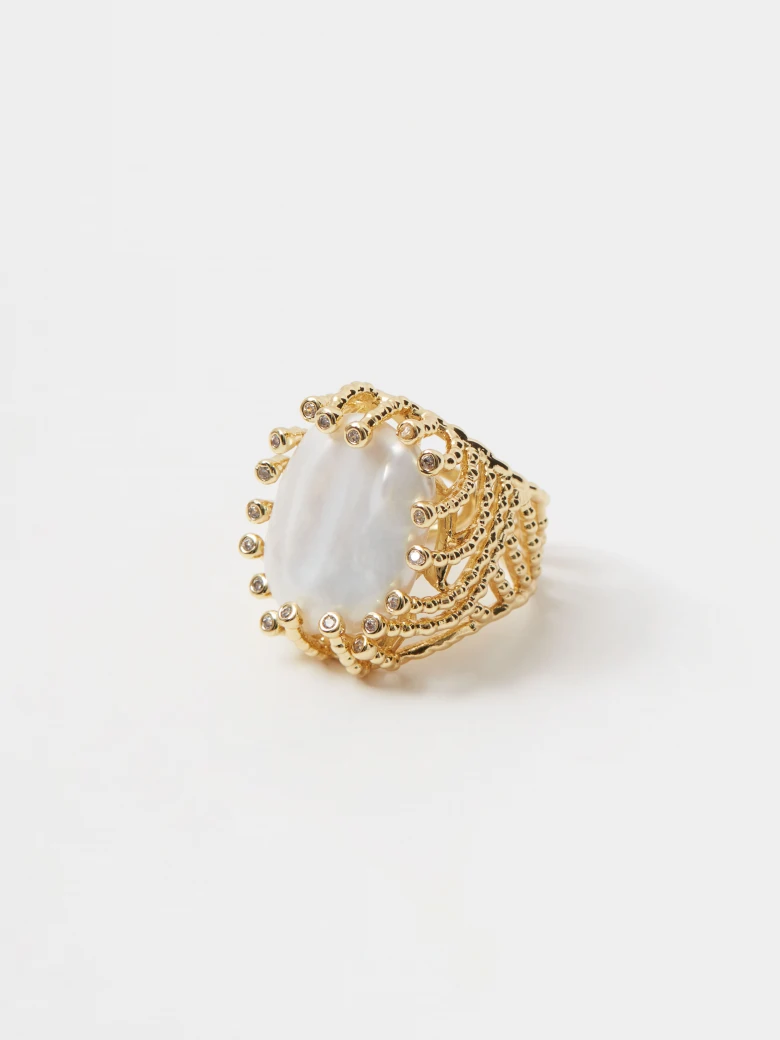 A unique ring with a natural pearl