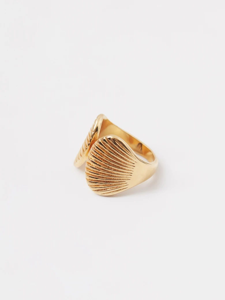 Gold-plated shell-shaped ring