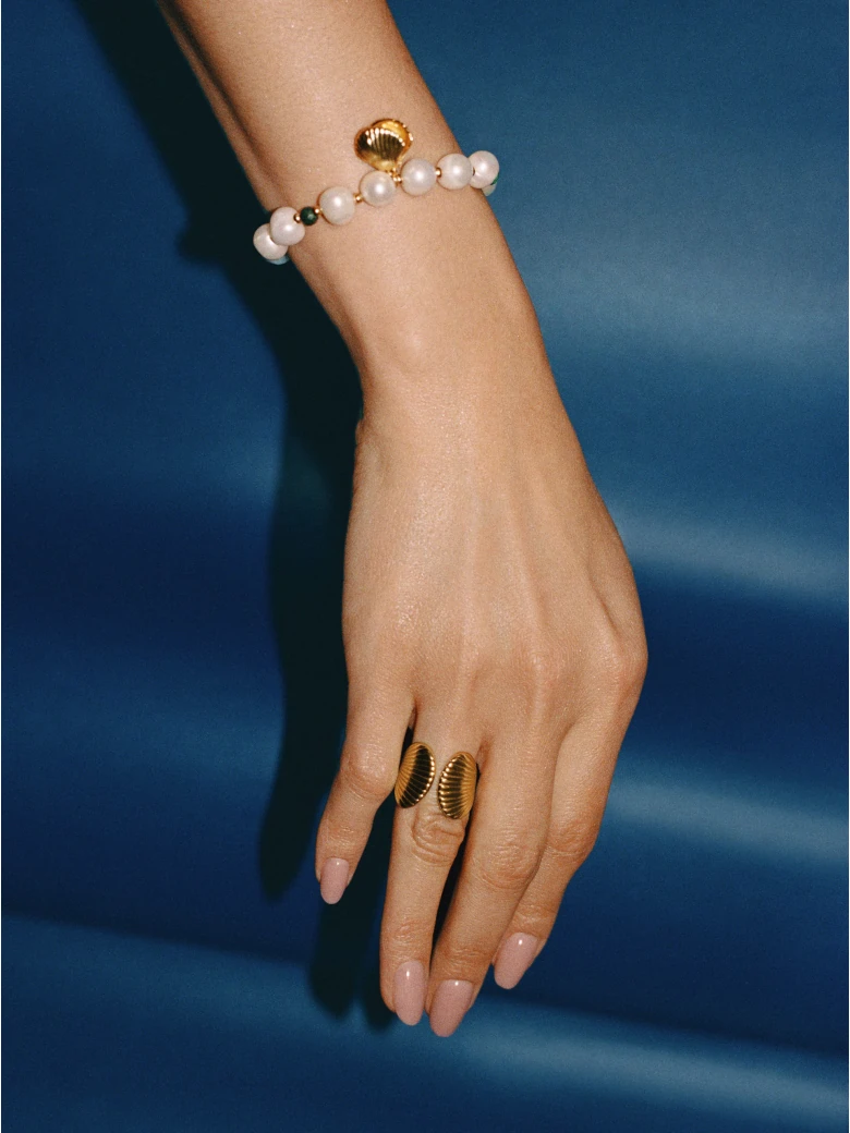 Gold-plated shell-shaped ring