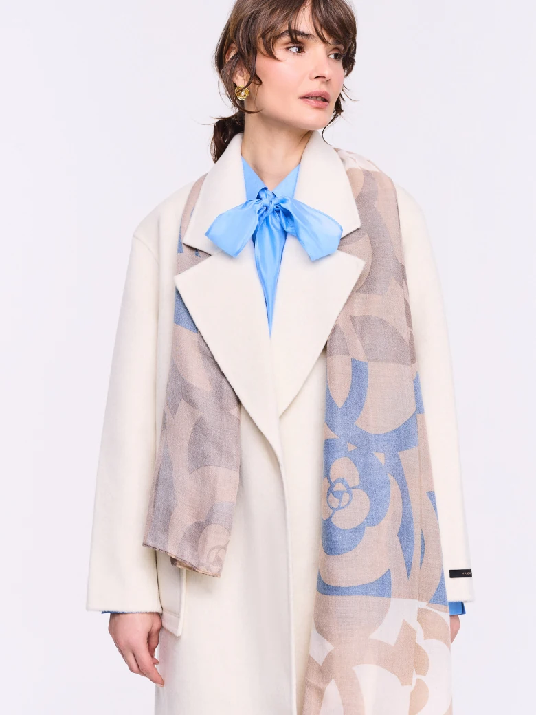 Large scarf with geometric patterns