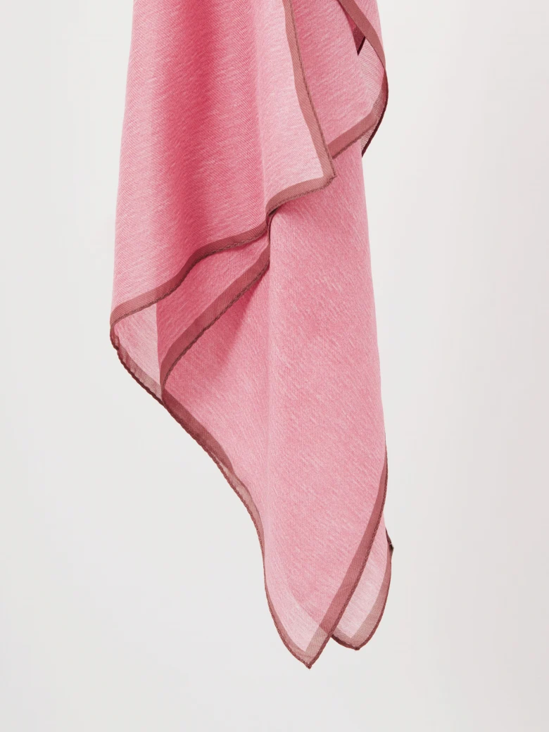 Woolen pink scarf with silk accents