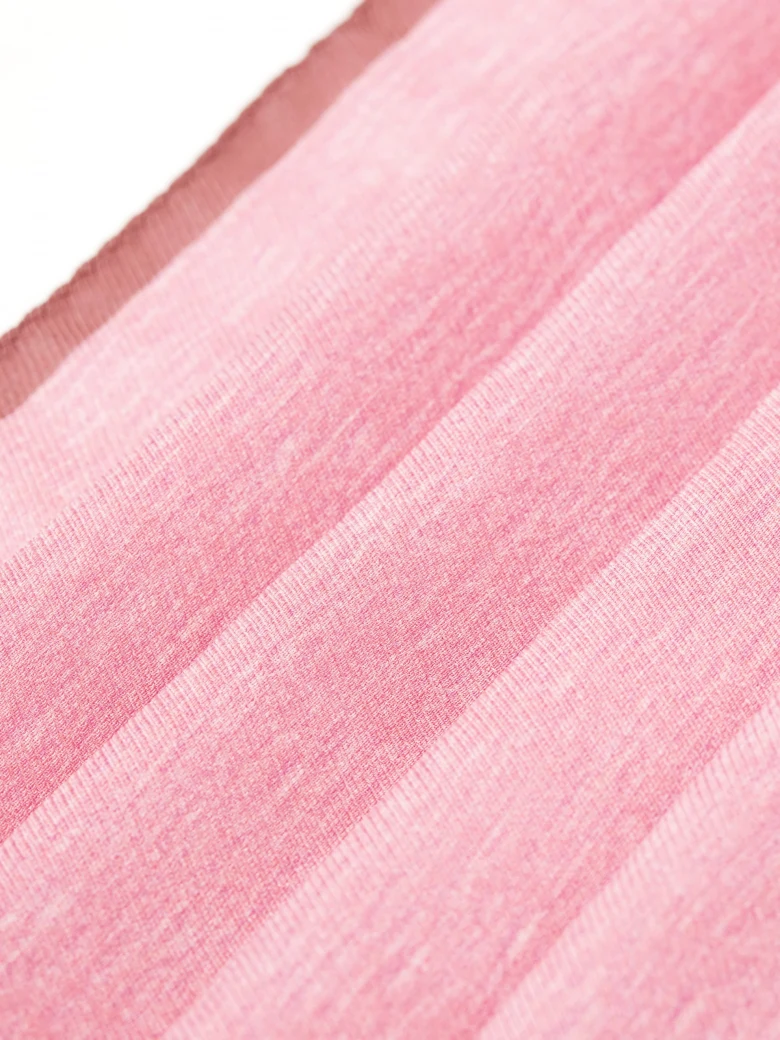 Woolen pink scarf with silk accents