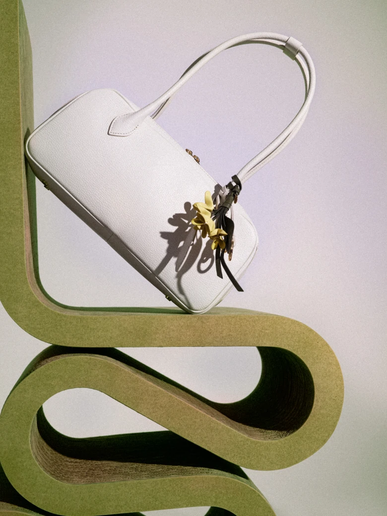 Kremowa skórzana torebka typu bagietka