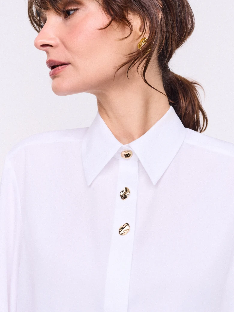 Elegant white shirt with gold-colored buttons