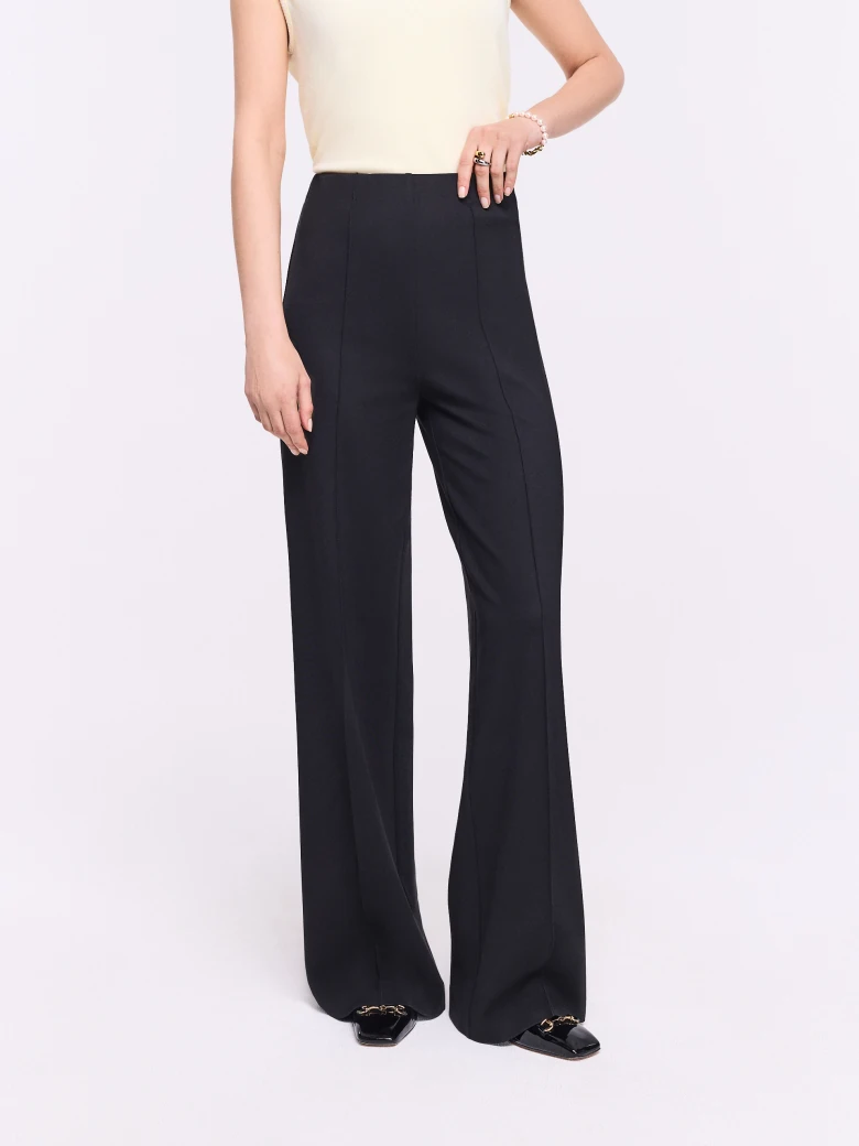 Elegant pants made of elastic fabric