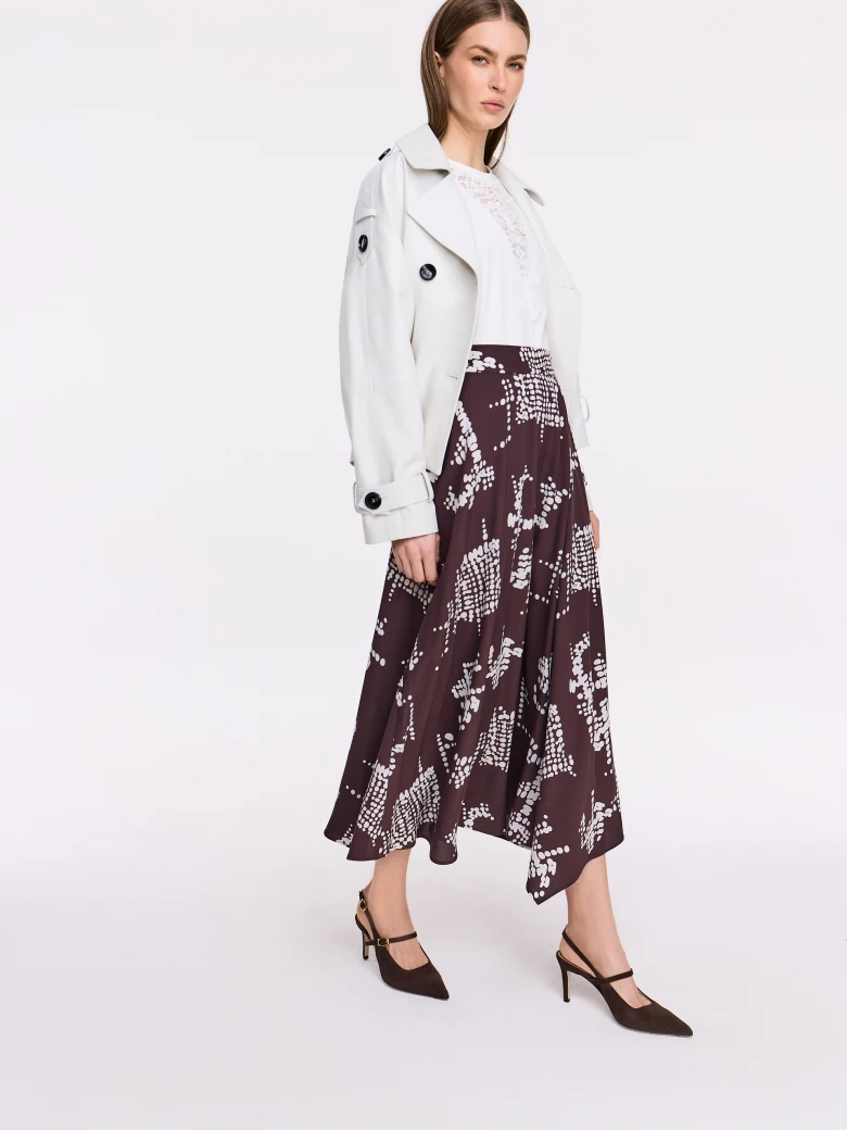 Elegant asymmetrical skirt with print