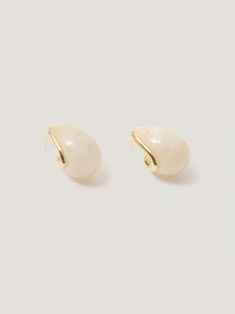 Elegant pearl earrings