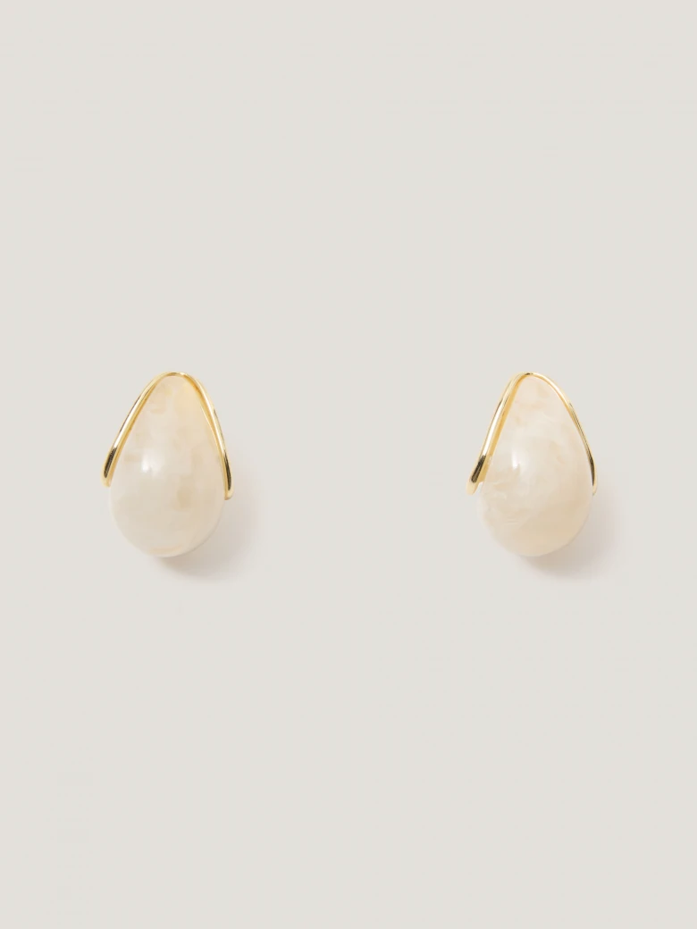 Elegant pearl earrings