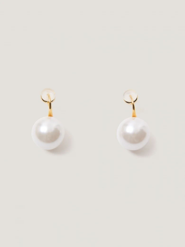 Elegant pearl earrings