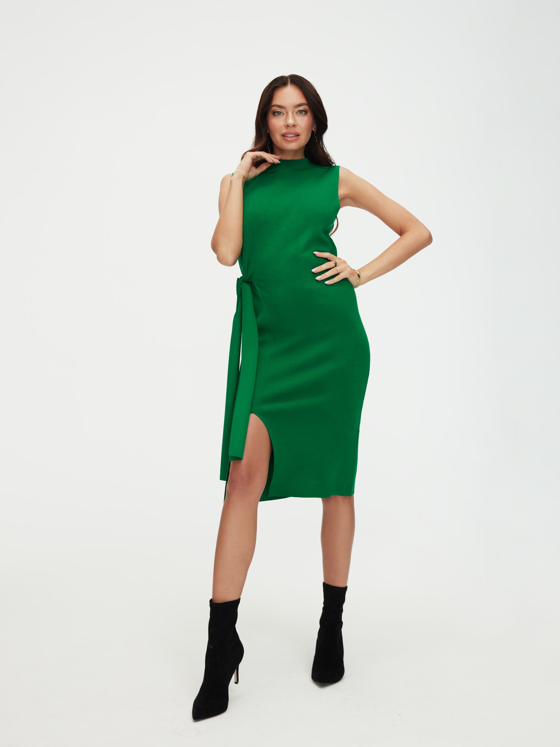 Green sleeveless dress