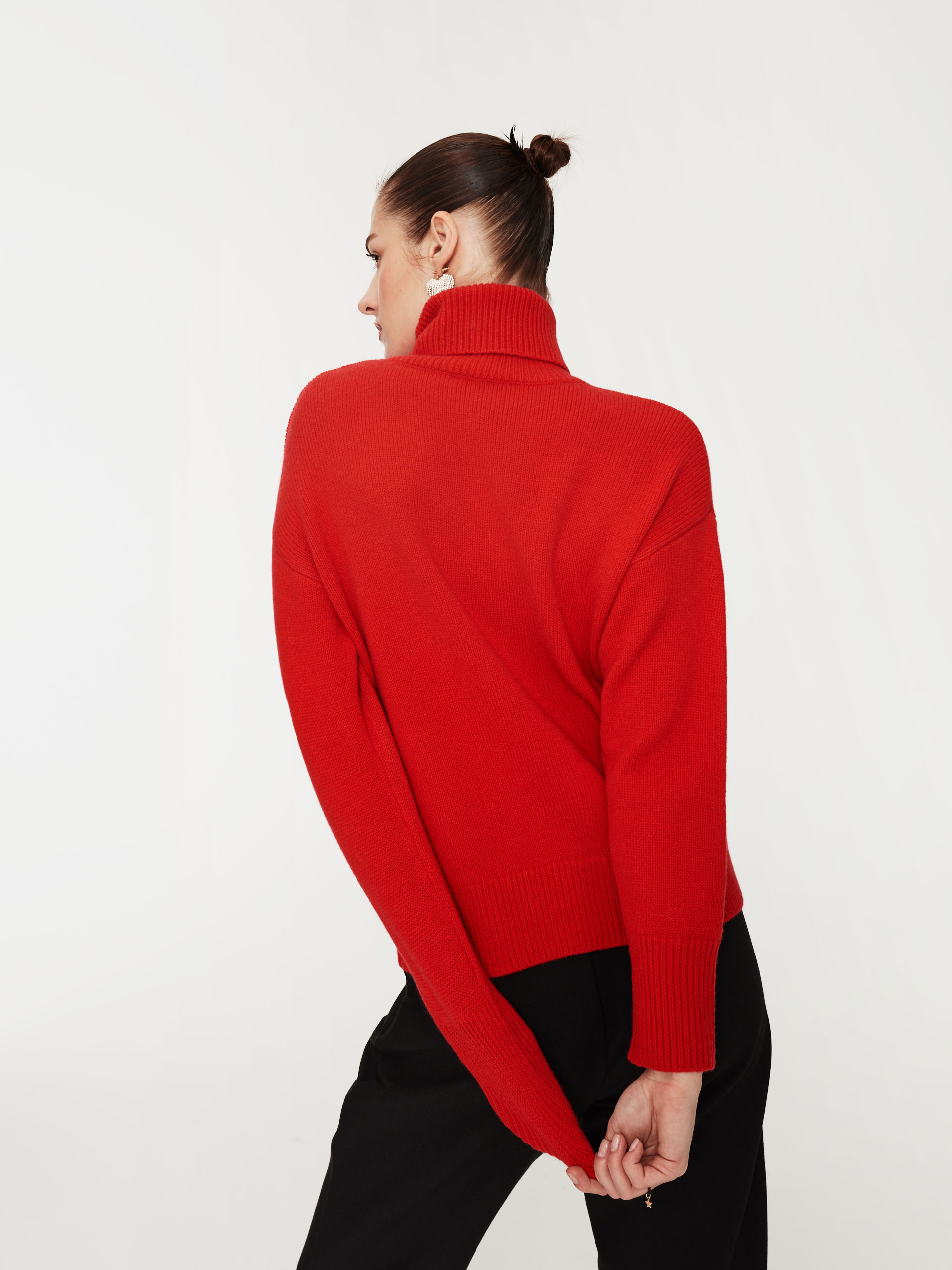 Czerwony sweter z wełną