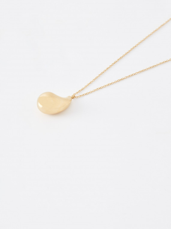 Elegant necklace with teardrop-shaped pendant